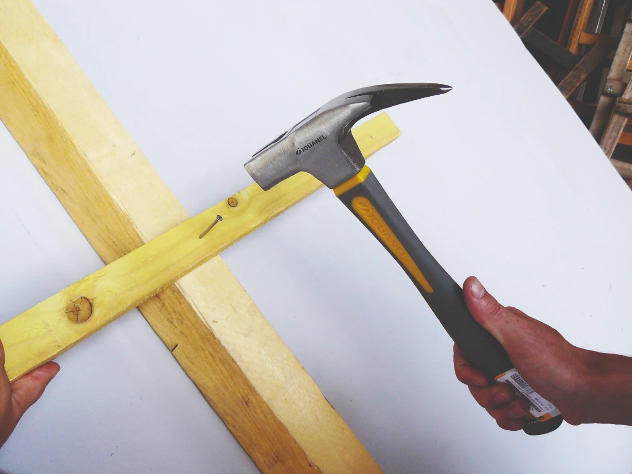 Młotek ciesielski z magnesem do gwoździ łapka hak 850g JOUANEL