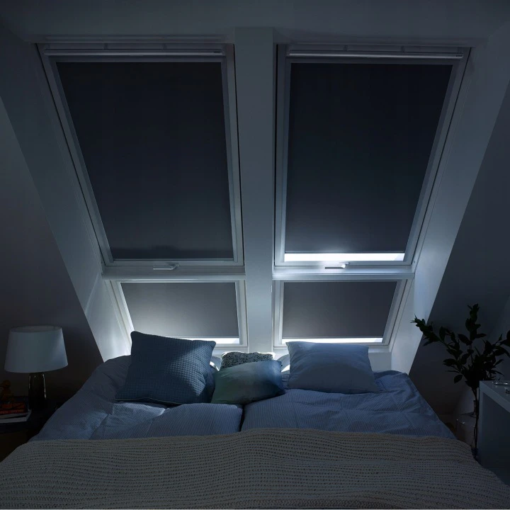 Roleta zaciemniająca manualna Velux DKL PK08 94x140 1025S