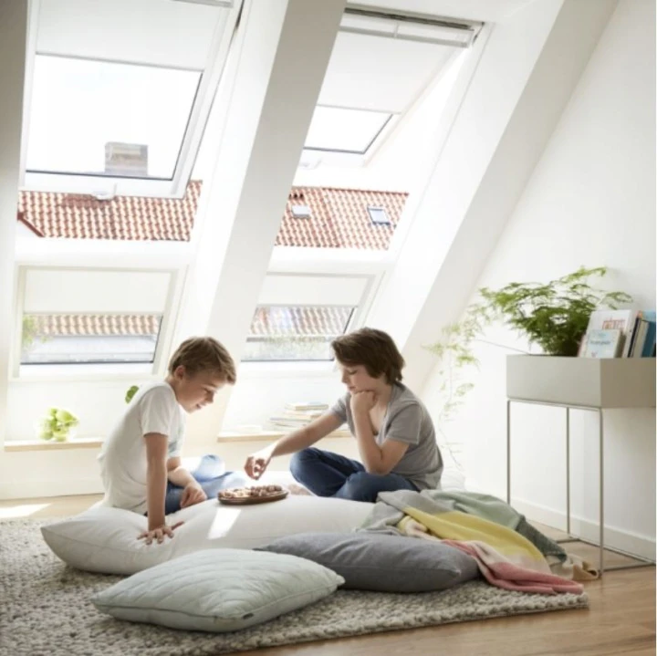 Roleta zaciemniająca manualna Velux DKL PK08 94x140 1025S